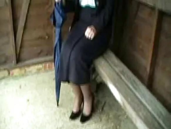 UK Sarah, ni ibudo bosi, onihoho iya ọjọ.