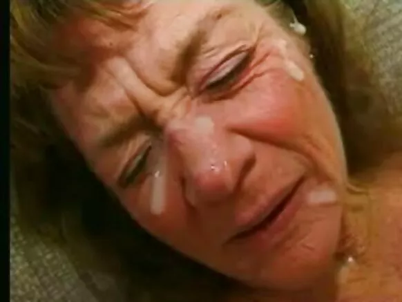Awọn iyaafin gbigbona ti wrinkled xxx fẹran pẹlu awọn akukọ 4 ati pupọ.