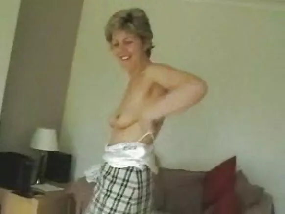 Sarah - Old Oyan ati Onirun Amateur Women.