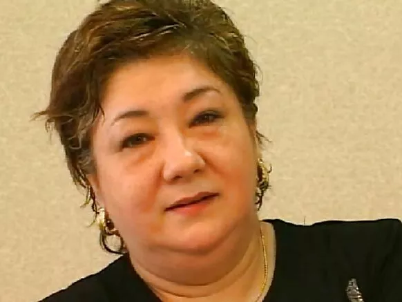 Mamamama Japanese pẹlu awọn ori omu nla, awọn obinrin ti o dagba fokii ni iṣafihan ibilẹ.