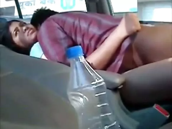 Damn ogbo fihan fidio ninu ọkọ ayọkẹlẹ rẹ fun gbogbo eniyan lati rii.