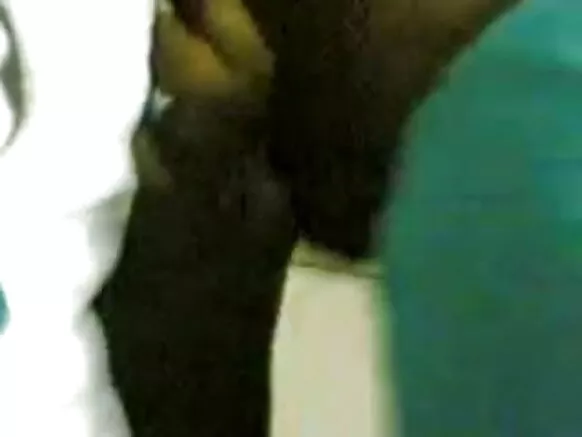 Atijọ ori omu show of Indian ipe girl, ńlá ori omu ngbaradi rẹ ni ose.