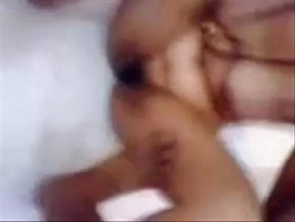 Home ibalopo awọn tọkọtaya pẹlu ogbo Indian atijọ obirin onibaje. Nice itiju anti.