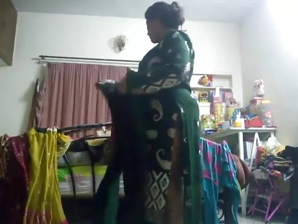 Aunty fiimu gbona ogbo tọkọtaya pamọ lori kamẹra.