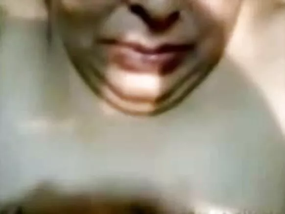 Indian aunty yoo fun ifenusoko ati oju itagiri awọn fidio ti ogbo obirin.