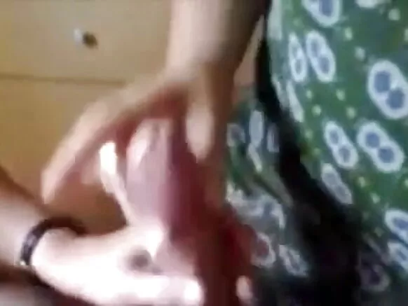 Delhi iyawo ile, tara lati, fun wọn devar kan ti o dara handjob.