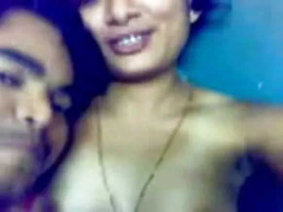 Wuyi ogbo Latina aunty lati Kerala oyan ati obo sile nipa rẹ wuyi omokunrin.