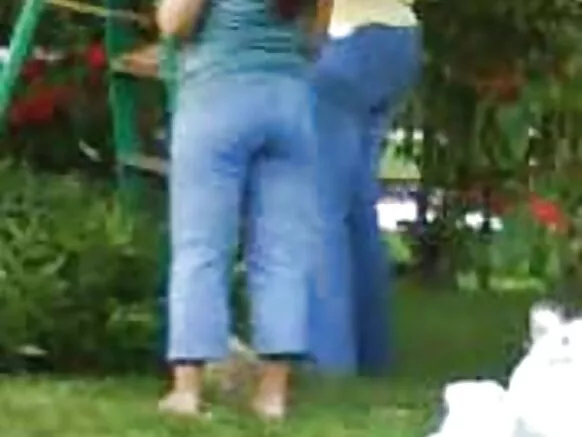 39 odun atijọ latina upskirted nipa ogbo mamamama pẹlu ńlá kẹtẹkẹtẹ.