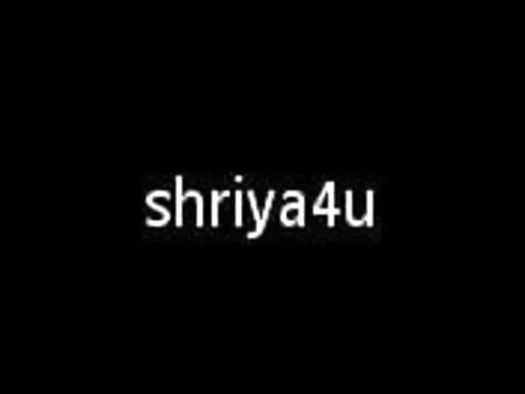 Telugu Aunty lati South Indian Ogbo Ọkọnrin Awọn fidio Nfihan Ọyan Rẹ si Onibara.